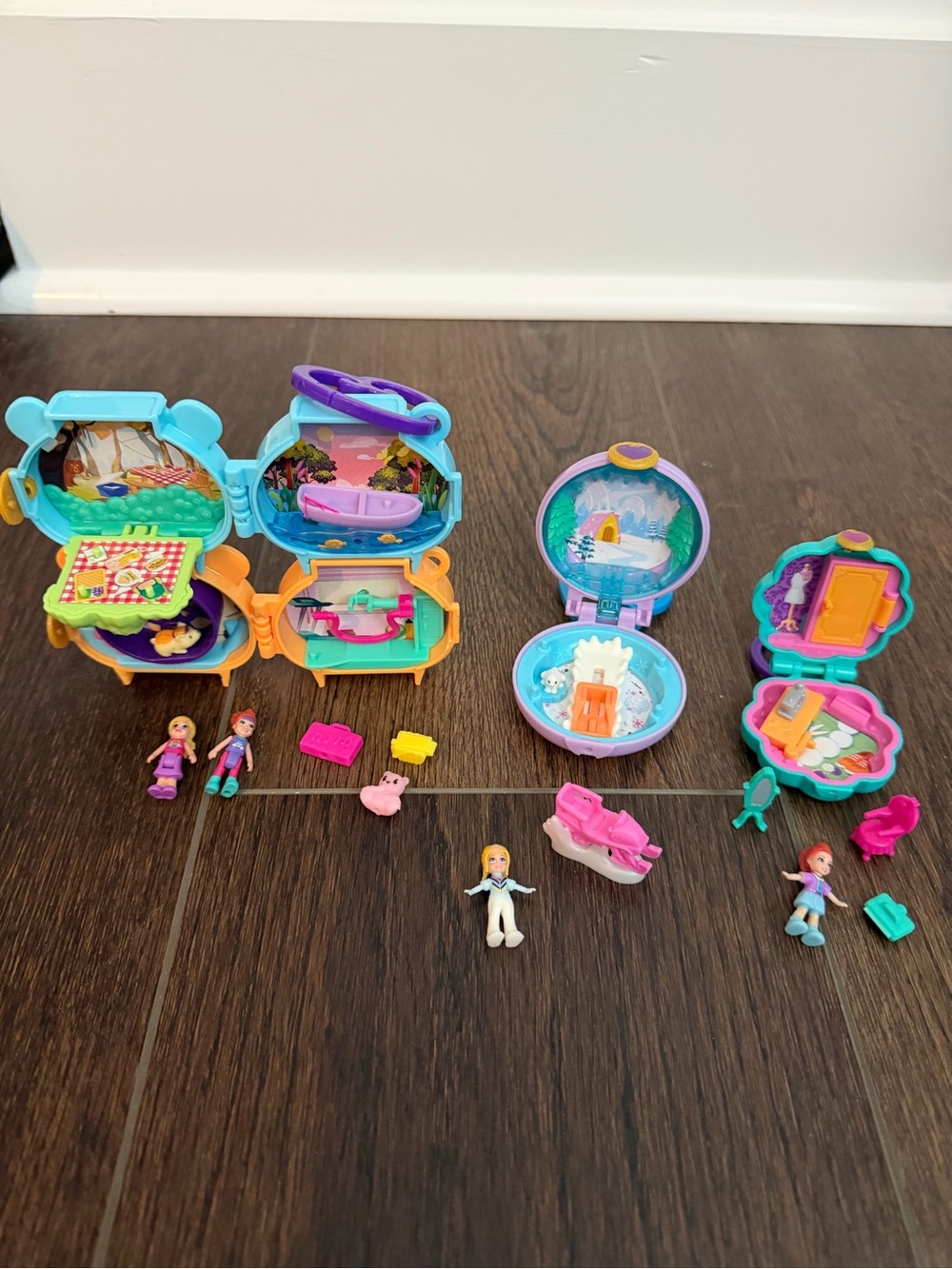 5 Polly Pocket Style Compact Playset - Multi-Color Mini Dolls & Accessories